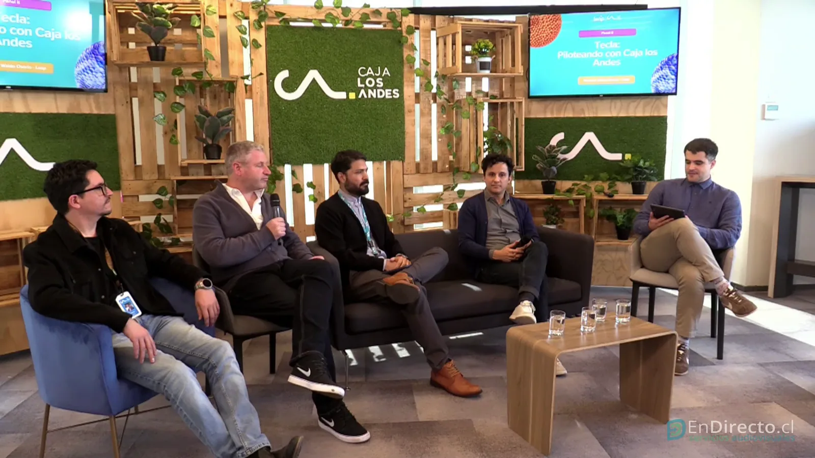 Panel TECLA con startups ganadoras y líderes de área